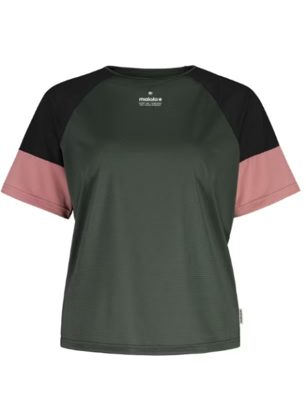 Maloja HochgasserM. Women, deep forest, S